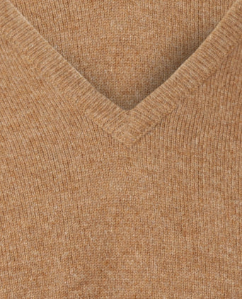 William Lockie V-neck Lambswool Pullover | Driftwood
