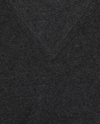 William Lockie V-neck Lambswool Pullover | Charcoal