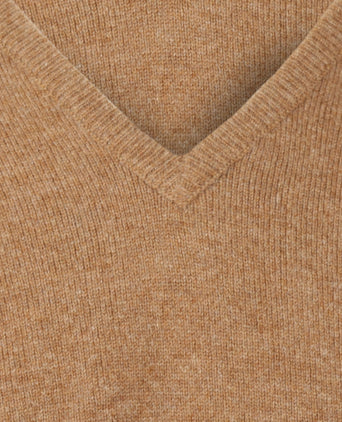 William Lockie V-neck Lambswool Pullover | Driftwood
