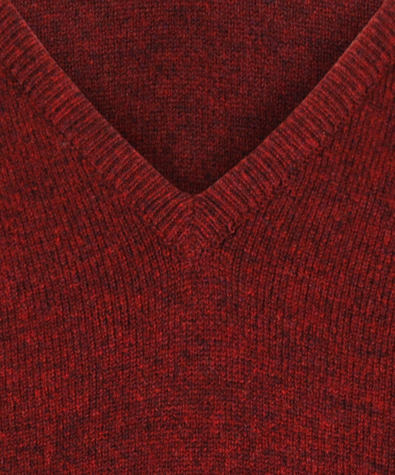 William Lockie V-neck Lambswool Pullover | Red Velvet