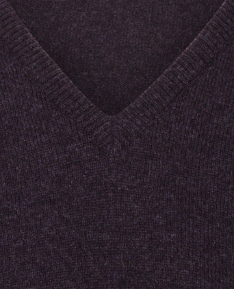 William Lockie V-hals Lamswol Pullover | Elderberry