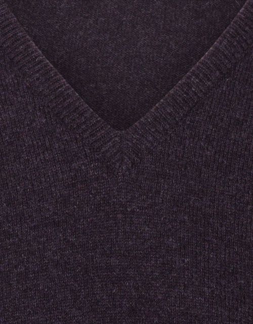 William Lockie V-neck Lambswool Pullover | Elderberry