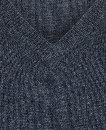Classic Lambswool v-neck sweater | Denim Blue