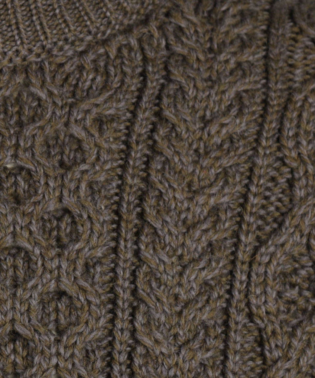 Aran-Pullover mit Rundhalsausschnitt und Zopfmuster | Grün